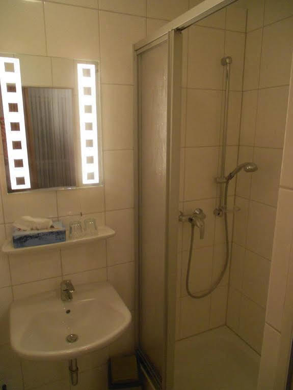 Hotel Adam Саарбрюккен Экстерьер фото